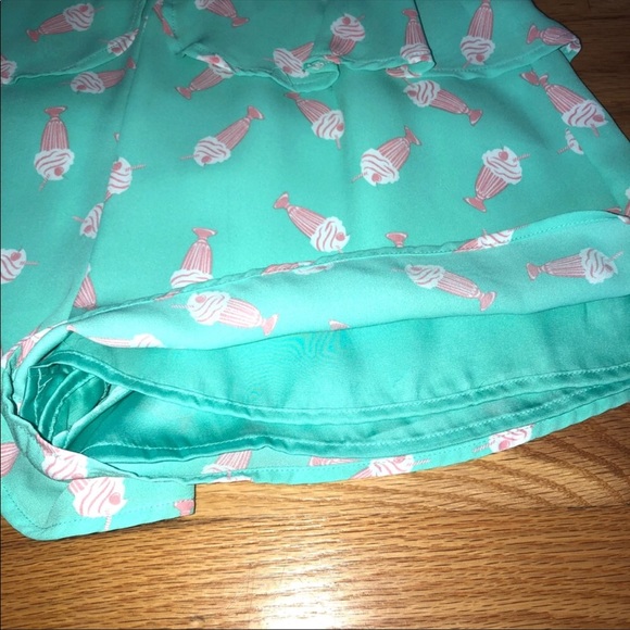 Mint green ice cream sundae shorts. Size Small - Picture 4 of 7